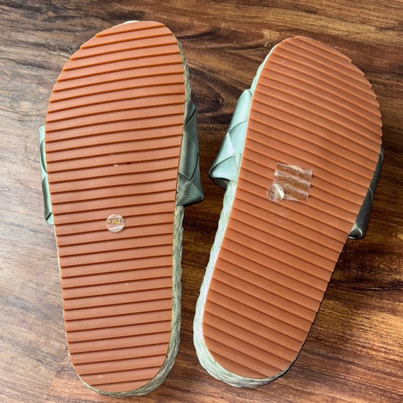 Bibilou beautiful silk sandals, size 8 - Picture 5 of 5